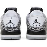 Кроссовки Jordan Legacy 312 Low GS 'Light Smoke Grey', серый - фото 4