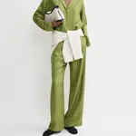 Монограммные шелковые брюки прямого кроя TOTEME, зеленый - фото 4