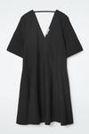 Объемное мини-платье с v-образным вырезом COS, черный - фото 5