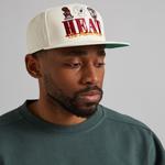 Кепка NBA MIAMI HEAT REFRAME RETRO SNAPBACK CAP Mitchell And Ness, цвет Off Weiß - фото 3