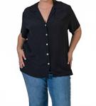 Короткий рубашка-поло плюс размера в черном цвете Karen Kane - фото 2