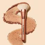 Кисть для макияжа веерная для бронзера 143S MAC - фото 3