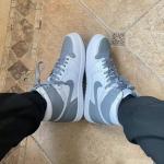 Кроссовки Jordan 1 Retro High OG Stealth GS, серый/белый - фото 7