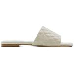 Шлепанцы женские белые Burberry - фото 2