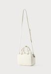 Сумка Calvin Klein BOLD ELONGATED MINI TOTE, White - фото 2