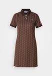 Платье Lacoste Shift dress, Velvet/Date Brown/Brown - фото 7