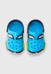 Тапочки CLASSIC IAM MONSTER TRUCK UNISEX - Clogs Crocs, синий - фото 4