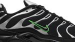 Кроссовки Nike Air Max Plus 'Black Silver Green Strike', черный - фото 3