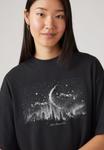 Футболка Levi's SHORT STACK TEE, Moon & Stars Black Body/Black - фото 5