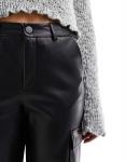 Черные брюки карго из искусственной кожи Stradivarius - фото 2