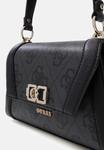 Сумка Guess KARNILLA LOGO SCHULTER, Schwarz/Black - фото 4