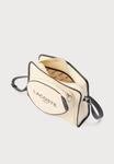 Сумка кросс-боди Lacoste CROSSOVER BAG, Naturel/Noir/Off-White - фото 3