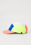 Бейсболка ASICS PERFORMANCE RUN 5 PANEL UNISEX, Brilliant White/Multi/White - фото 3