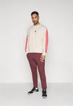 Толстовка Adidas Sportswear Sweatshirt, Alumina/Pure Ruby/Beige - фото 2