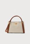 Сумка Guess KARNILLA GIRLFRIEND SATCHEL, Natural/Cognac/Beige - фото