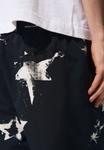 Шорты для плавания PULL&BEAR STAR PRINT BOARD, Black - фото 4
