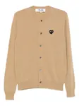 Кардиган с логотипом в виде сердца Comme Des Garçons Play, нейтральный - фото