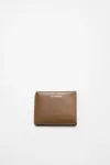 Кожаный тройной кошелек Acne Studios, Camel brown - фото