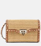 Маленькая сумка через плечо rockstud из рафии Valentino Garavani, бежевый - фото