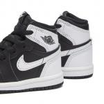 Кроссовки для малышей Nike Air Jordan 1 Retro High Og, черный/белый - фото 4