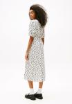 Платье Tommy Jeans BIRD PRINT WRAP MIDI, White Bird Aop/White - фото 2