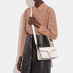 COACH Сумка через плечо с бляхой в виде логотипа - фото 8