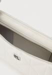 Сумка Calvin Klein QUILTED SMALL SHOULDER BAG, White - фото 3