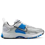 Кроссовки (GS) Nike Zoom Vomero 5 'White Light Photo Blue' - фото 6