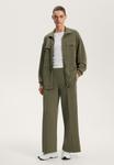 Толстовка OYSHO SOFT TOUCH WITH POCKETS LONG, Khaki - фото 7