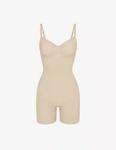 Боди до середины бедра SKIMS, песочный - фото