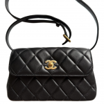 CHANEL Женская черная сумка-кроссбод из овчины - фото 2