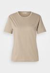 Футболка GANT SHIELD, Taupe Beige/Taupe - фото 7
