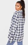 PrettyLittleThing Белая фланелевая рубашка оверсайз - фото 2