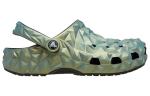 Сандалии Crocs Classic Iridescent Geometric Clog 'Green', зеленый - фото 2