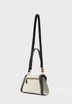 Сумка Guess KARNILLA FLAP SHOULDER BAG, Natural/Black/Beige - фото 2