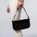 Чёрная лаковая сумка через плечо By Far - фото 3