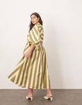 Платье миди ARRANGE Curve с плиссировкой в ​​оливковую полоску - фото 4