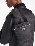 Сумка мужская Prada Re-Nylon с логотипом бренда, черный - фото 7
