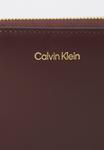 Кошелек Calvin Klein ENGRAVED, Fudge/Dark Brown - фото 4