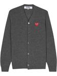 Comme Des Garçons Play шерстяной кардиган с нашивкой, серый - фото