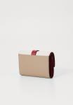 Кошелек Furla GRAZIA COMPACT WALLET TRIFOLD, Azalaea/Greige/Lacca/Red - фото 2