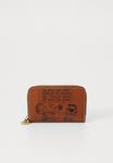 Кошелек COACH COACH X PEANUTS SMALL ZIP AROUND CARD CASE WITH NEWSPAPER PRINT, Hazelnut/Brown - фото