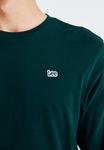 Топ Lee PATCH LOGO TEE, Jade Forest/Green - фото 6