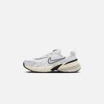 Кроссовки Nike WMNS V2K Runtekk, цвет Summit White/Metallic Silver - фото 3