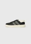 Кроссовки Armani Exchange Trainers, Black/Off-White/Black - фото