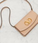 Кожаный клатч Vain Small Valentino Garavani, Rose Sand - фото 6