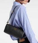 Мини лого кожаная сумка через плечо Prada, черный - фото 2