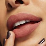 Чернильная помада Запертый поцелуй MAC, Bodacious (deep tone beige) - фото 4