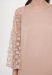 Платье Ida Sjöstedt CORALIE DRESS, Pale Mink/Light Pink - фото 7