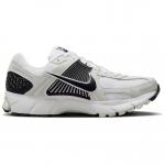Кроссовки Nike Zoom Vomero 5 White Black, белый - фото 2